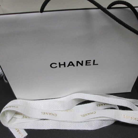 Chanel small gift bag Black & White w/ Bonus Long Ribbon Strand - Picture 4 of 4